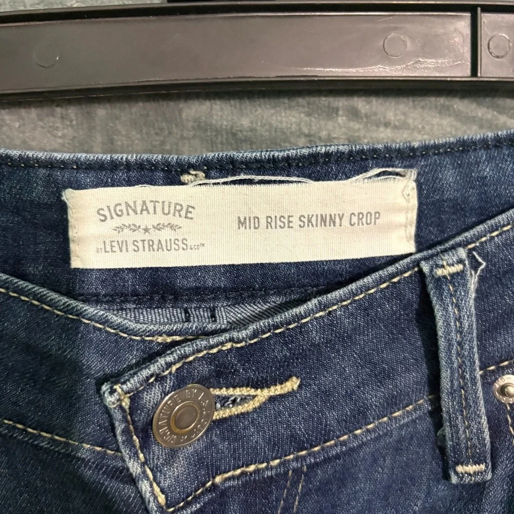 Signature Levis Jeans Womens 34 X 26 Blue Denim Mid Rise Skinny Crop